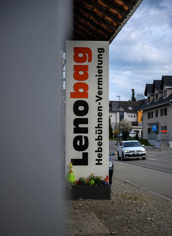 Outdoor Firmenbeschriftung Leuchtschrift Lenobag AG
